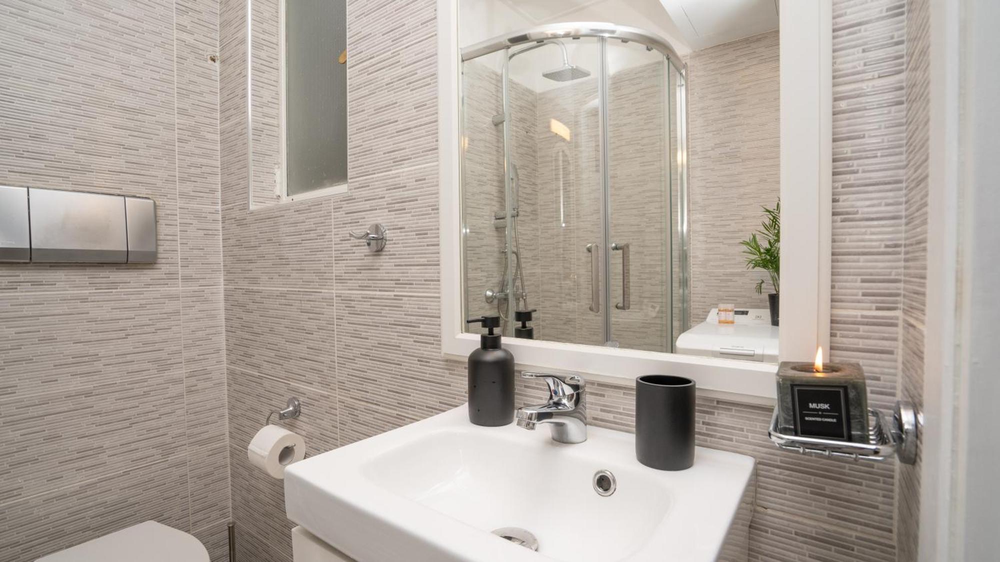 Quiet City Center Apt On A Pedestrian Street アテネ エクステリア 写真